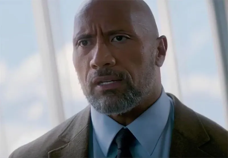 道恩強森 (Dwayne Johnson) 在摩天大樓超級盃現場興奮不已