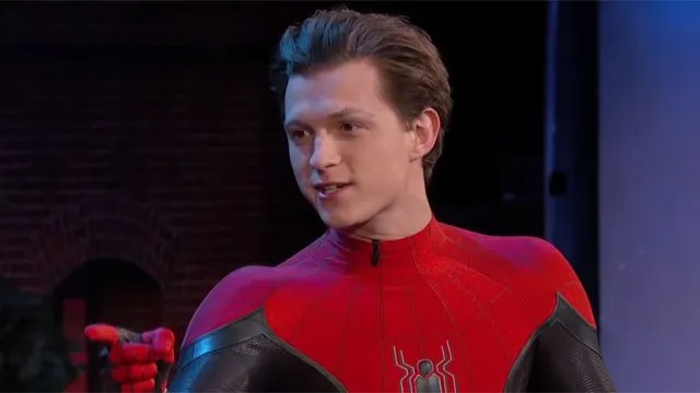 湯姆霍蘭德 (Tom Holland) 帶著他的新蜘蛛人服裝來到吉米坎摩爾 (Jimmy Kimmel) 直播！