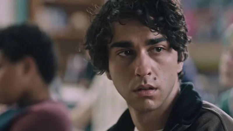 遺傳演員亞歷克斯沃爾夫 (Alex Wolff) 上線