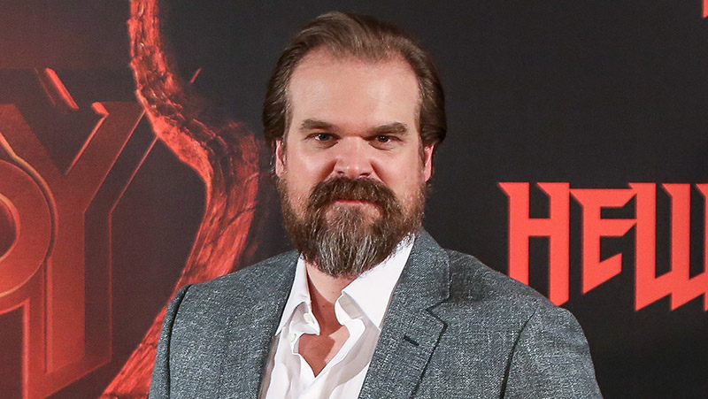 大衛哈伯 (David Harbour) 與史嘉蕾喬韓森 (Scarlett Johansson) 聯手出演漫威《黑寡婦》