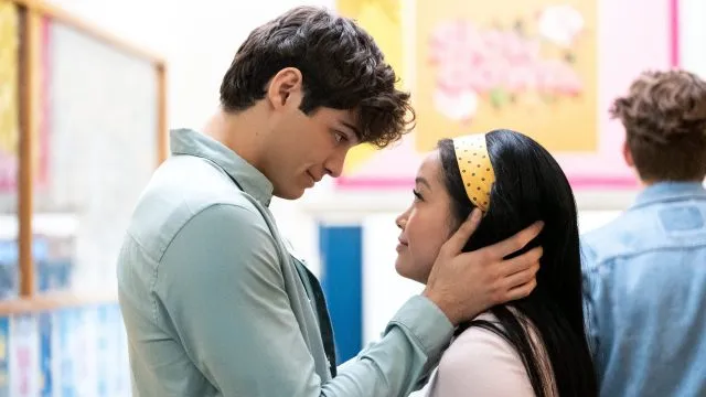 拉娜康多 (Lana Condor) 和諾亞琴蒂內奧 (Noah Centineo) 回歸《致所有男孩》：PS 我仍然愛你照片