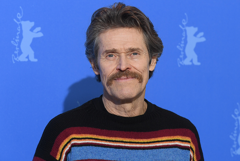 歐格斯·蘭斯莫斯 (Yorgos Lanthimos) 與威廉·達福 (Willem Dafoe) 就貧困問題進行談判