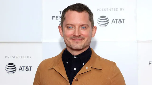 伊利亞伍德 (Elijah Wood) 和朱莉婭戴維斯 (Julia Davis) 加盟傳奇影業重啟版《有毒復仇者》