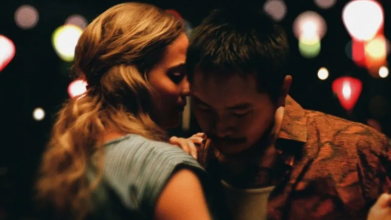 《藍色河口》預告片：賈斯汀錢 (Justin Chon) 和艾莉西亞維坎德 (Alicia Vikander) 主演及時移民劇