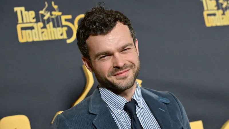 阿爾登·埃倫瑞奇 (Alden Ehrenreich) 在 Disney+ 的鋼鐵之心系列中擔任關鍵角色