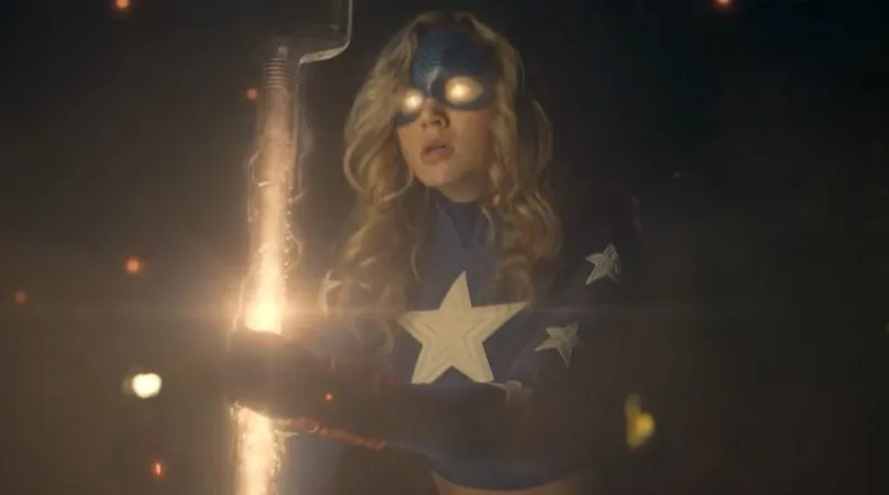 DC 的 Stargirl 第 3 季預告片預覽 Starman Training Courtney