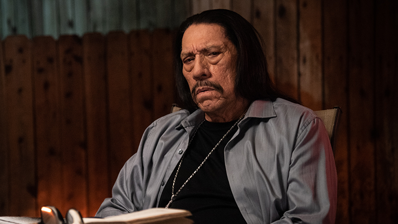 獨家叛徒剪輯顯示丹尼特喬 (Danny Trejo) 登台亮相