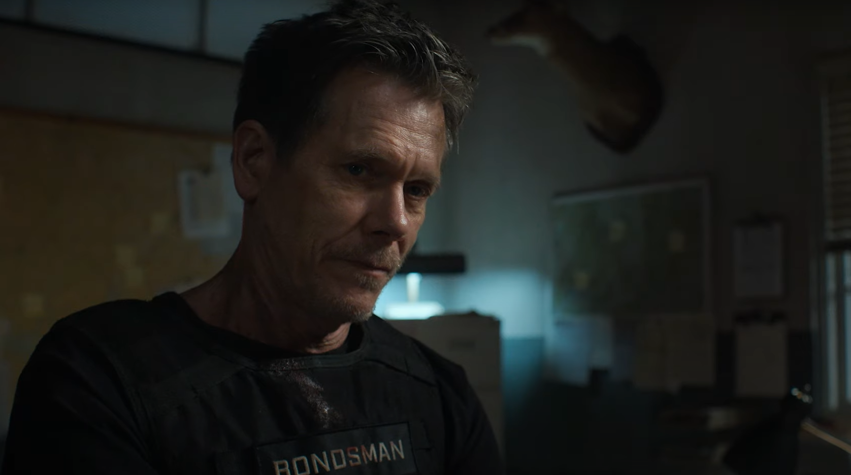 凱文·培根（Kevin Bacon）是邦德斯曼紅樂隊預告片中的惡魔獵人